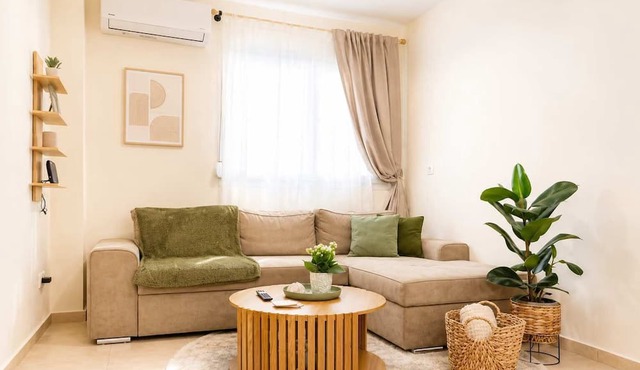 The PINE, Stylish Thessaloniki Stay & Priv Parking