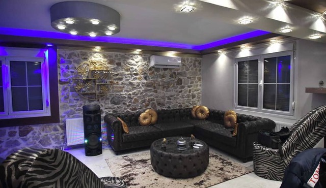 Eleni De Lux - Indoor Jacuzzi Residence in Lydia
