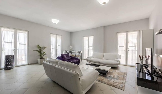 Central G`juhadol 2BR Apartment with Free Parking