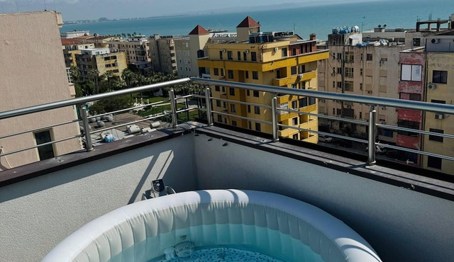 Adriatoc Penthouse :Top floor ; Jaccuzi ; Pool tablr