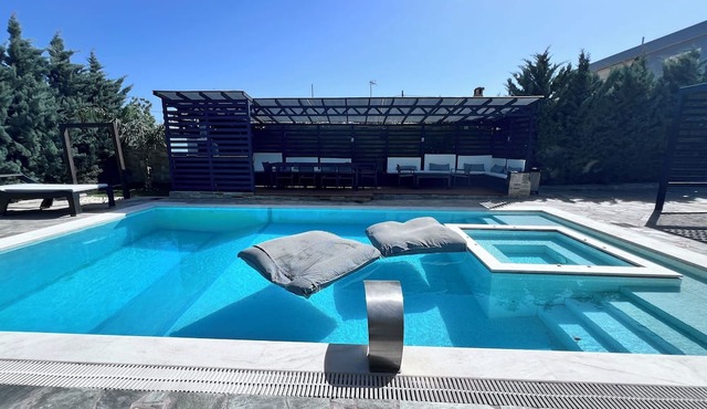 Luxe Two Bedroom Villa with Private Pool by Olivujoj in Anavissos