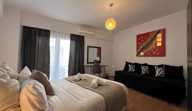 Allure Suite 1 Modern Downtown Comfort. Walk to all the major sights of Athens.
