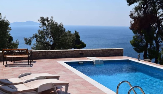 Anemologio Seafront Villa Ostria PrivatePool Gem in Alonissos