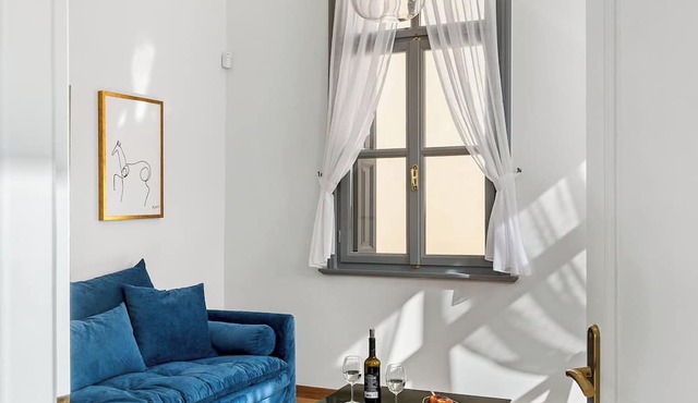 Handakos Luxury Suite by Hospi