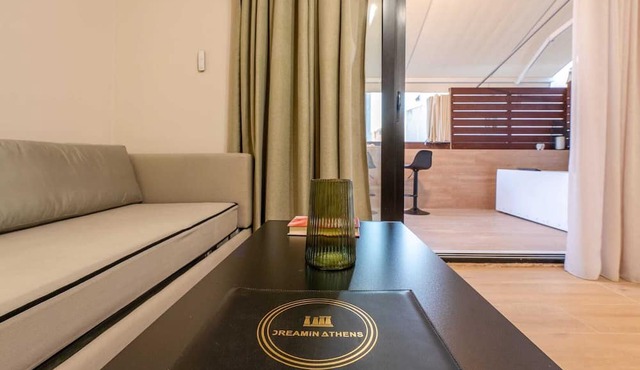 Apt with Jacuzzi in Balcony/Best location Athens