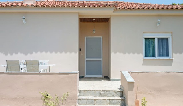 To Pournari Beachside Garden House, Korakohori, Greece in Korakohori