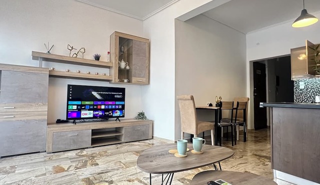 2-bedroom modern apartment near metro to Acropolis in Dafni