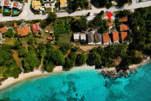 Helios Seafront Villa Rachoni - 3 bedrooms 7 guests in Skala Rachoniou