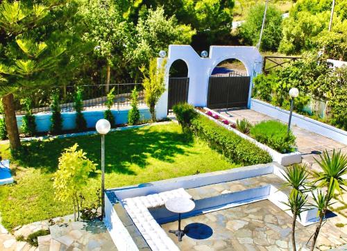 Villa Naya by the Beach in Anavyssos