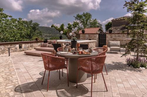 La Villa de Madeleine - Stone Villa with outdoor hot tub in Arcadia, Peloponnese