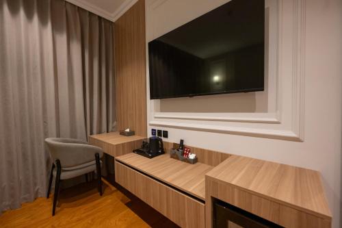 Hotel By Holiday in Rinas