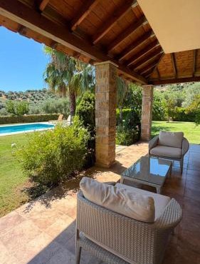 Lux Pool Villa