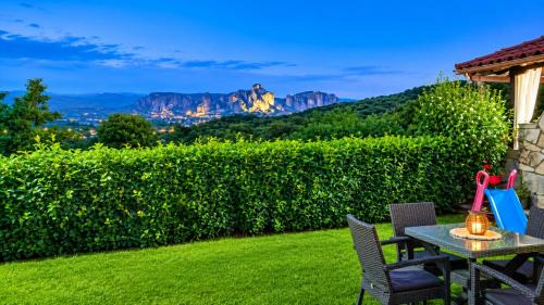 Private Meteora Panorama Garden Villa