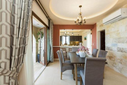 Traditional Villa Kantifes with Private Pool and BBQ area in Kiriánna