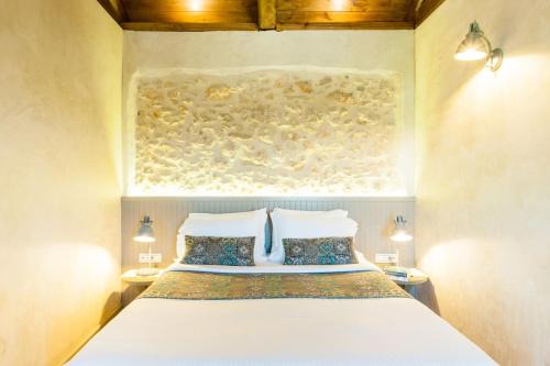 Listen to Nature in a Renovated Traditional Hilltop Villa Liodosifis with Heated Pool in Païdhokhórion
