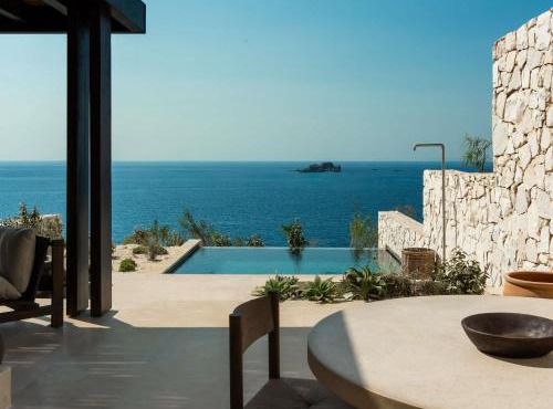 Luura - Cliff, Paros, Morgans Originals in Kampos Paros