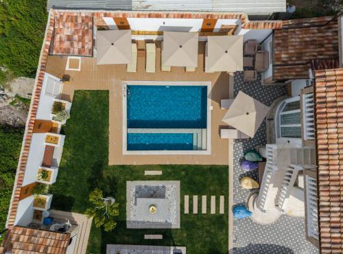 Villa Lejzo - Swimming Pool in Berat