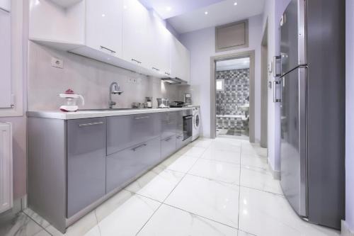 Modern fully-equipped house, 5 min walk from metro in Athens