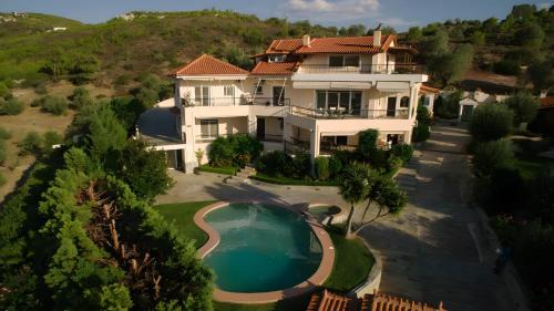 Ourdreamhouses Lake Hereou Loutraki in Vouliagmeni Lake