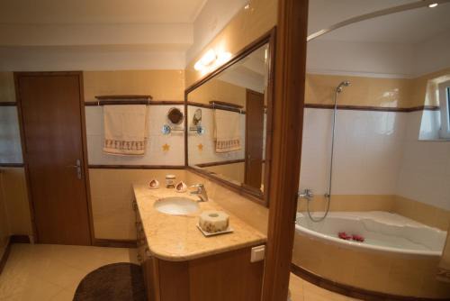 Ourdreamhouses Lake Hereou Loutraki