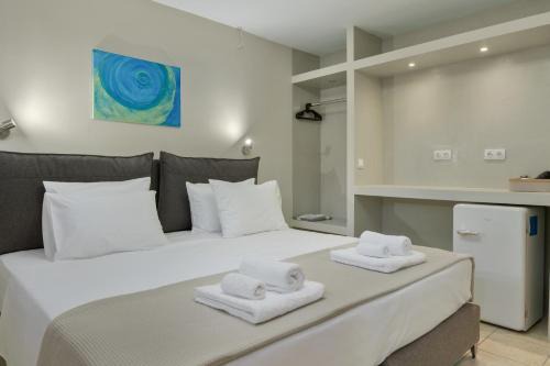 Beach Family Villa in Artemida