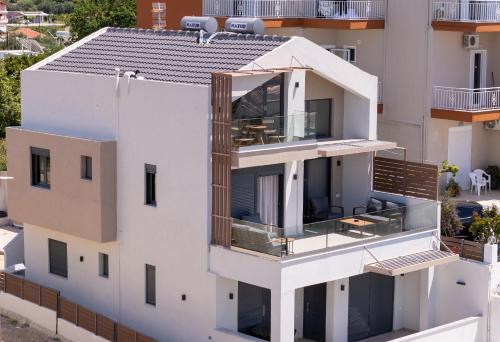 Evi Seaside Suites