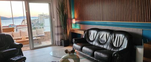 Elegant luxury apartment with sea view