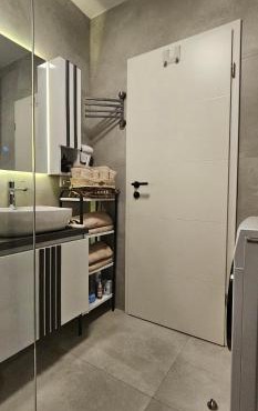 Modern Loft Scenic Views & Private Garage in City Center