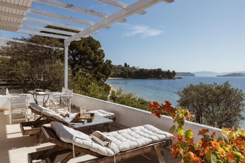 Villa Anthea - Seafront 3-bedroom house