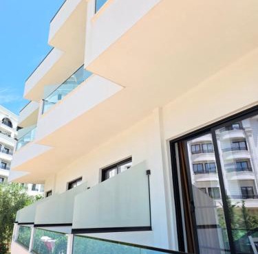 Crown Villa in Golem