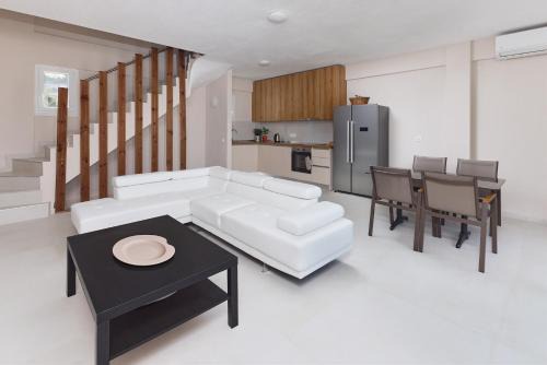 Luxury Villas with Private Pool & Garden in Halkidiki