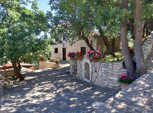 La maison en pierre in Rodia