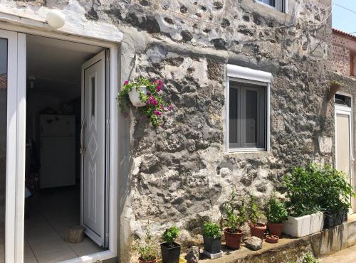 Traditional country house in Thános