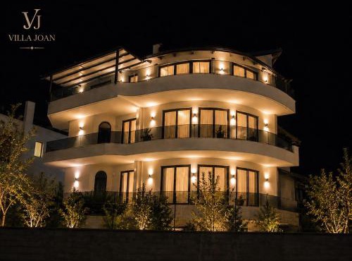 Joan villa Luxury Apt with Private Pool & Gym
