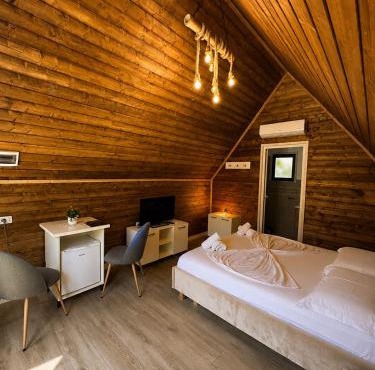 Koman Twin Cabins