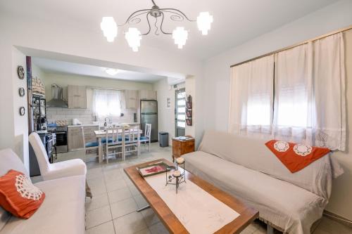 Antonia's Olive Yard House - Happy Rentals in Korakokhórion