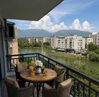 Prestige Lake View Apartment Tirana