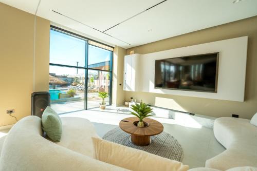 Azura Villa with Pool Sauna Jacuzzi