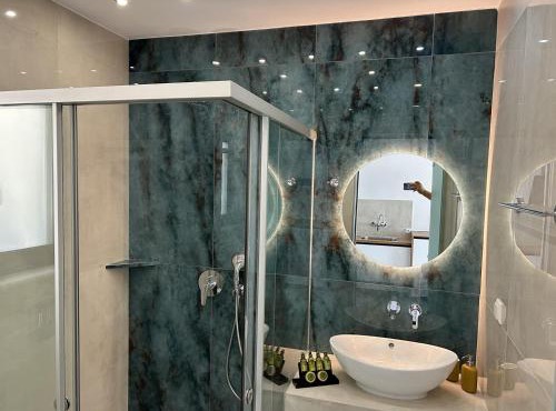 Goldeneye luxury Suites