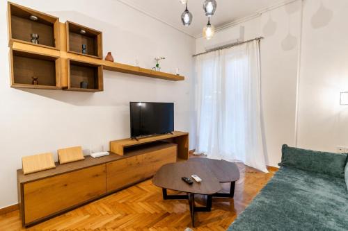 Stylish Kypseli Apartment Sleeps 4 300 Mbps WiFi