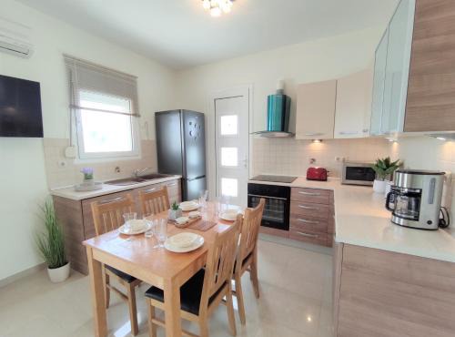 Villa with 2 bedrooms - 2 bathrooms - Private pool - WiFi 350 Mbps