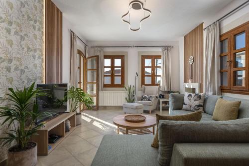 Ilys Home, a Country-chic Retreat with Pool & BBQ, By ThinkVilla