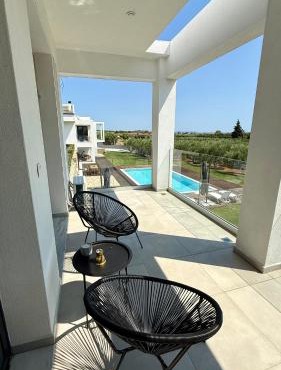White villa in Nea Flogita