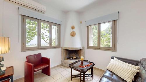 Epidavros Villas - Dafni Stone & Garden Retreat in Nea Epidavros