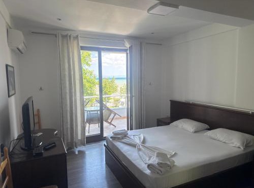 Lake view HOTEL DEA in Pogradec