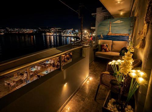 Orpheus House Beachfront 2BR Apartment with Balcony & Sea View Walk to Old Town in Chania