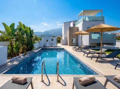 Lilu Villa 1 with Private Pool and Seaview in Tigaki