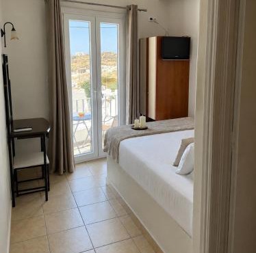 Aurelia Rooms in Ios Chora