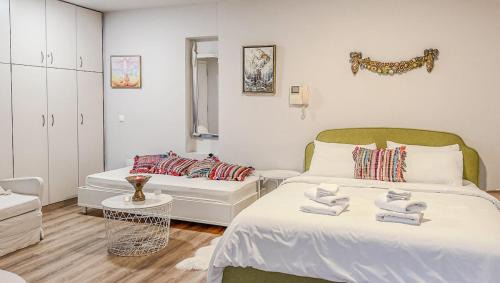Cozy, Day-light Studio by The Mall in Athens