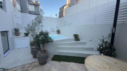 Myronos suite with plunge pool in Piraeus
